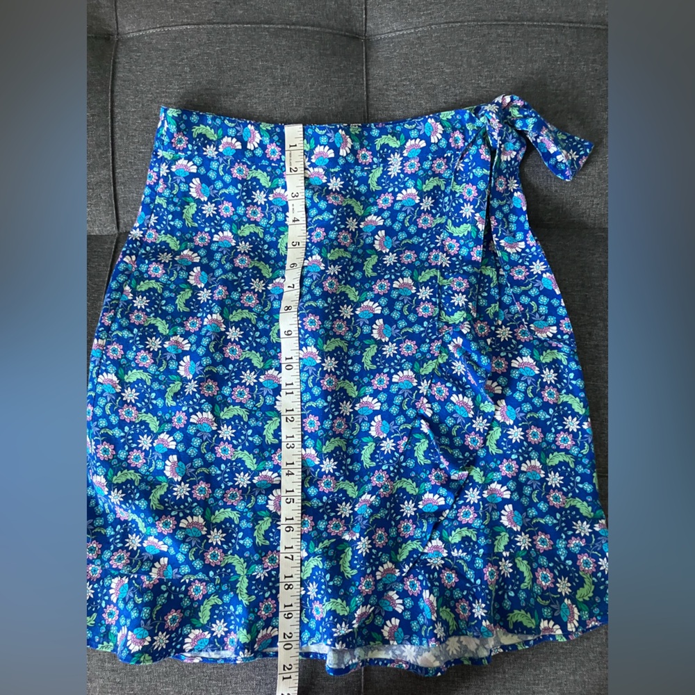 LOFT Blue Floral Faux Wrap Ruffled Skirt Size 4 (Measures like a 6) - Picture 11 of 12
